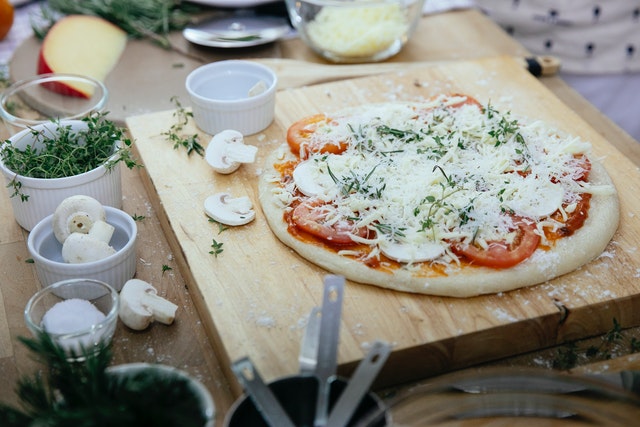 Can you eat raw pizza dough? Easy Ways and Safety