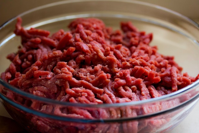 How to defrost ground beef in the microwave?