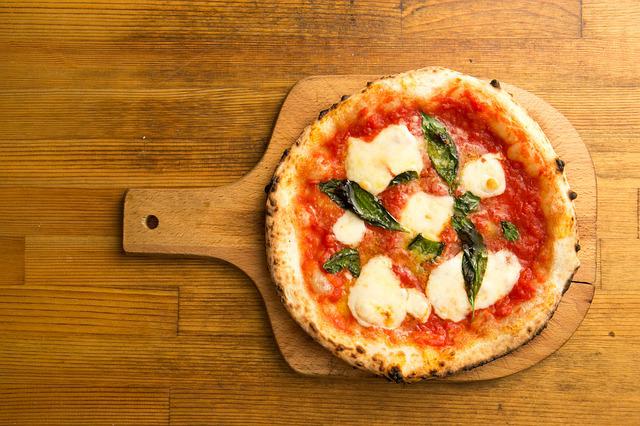 What is a pizza peel? Types, Using Tips & Maintenance
